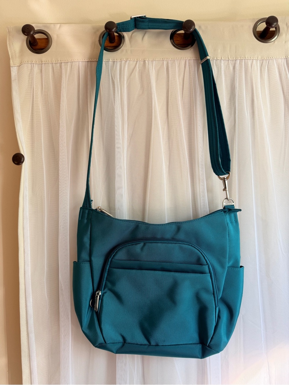 NWOT Teal Travelon Anti-theft w RFID slots  Large Crossbody Bag